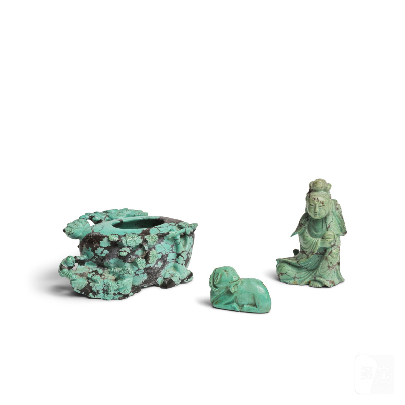 清晚期 綠松石巧雕一組三件 | TROIS OBJETS EN TURQUOISE SCULPTÉE - 图1